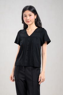 (Category: ) located in . Submitted by aele_closet (Listing ID 1464552544, Image 1). Description: .