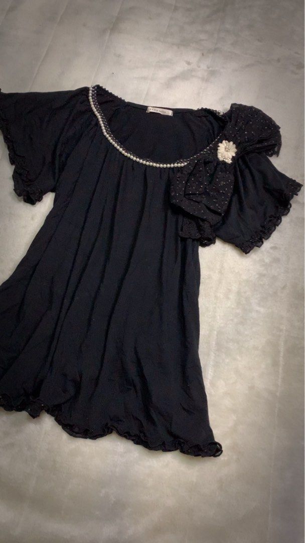 Axes femme (Category: Activewear) located in Aloran. Submitted by cowskin_927 (Listing ID 1464473158, Image 2). Description: Axes femme Size medium No flaws .