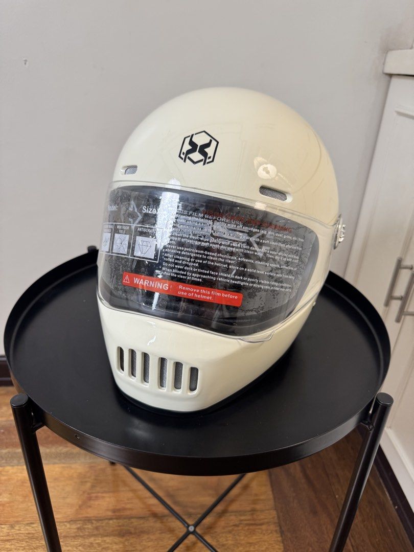 AXK Classic Full Face Motorcycle Helmet Cream (Category: Coats, Jackets and Outerwear) located in Manila. Submitted by supremeloved (Listing ID 1464372115, Image 1). Description: - Retro style /classic cream full face helme -used for taking vids lang -original price: 729, selling price 500 - Secure chin strap - Ideal for motorcycle riding.