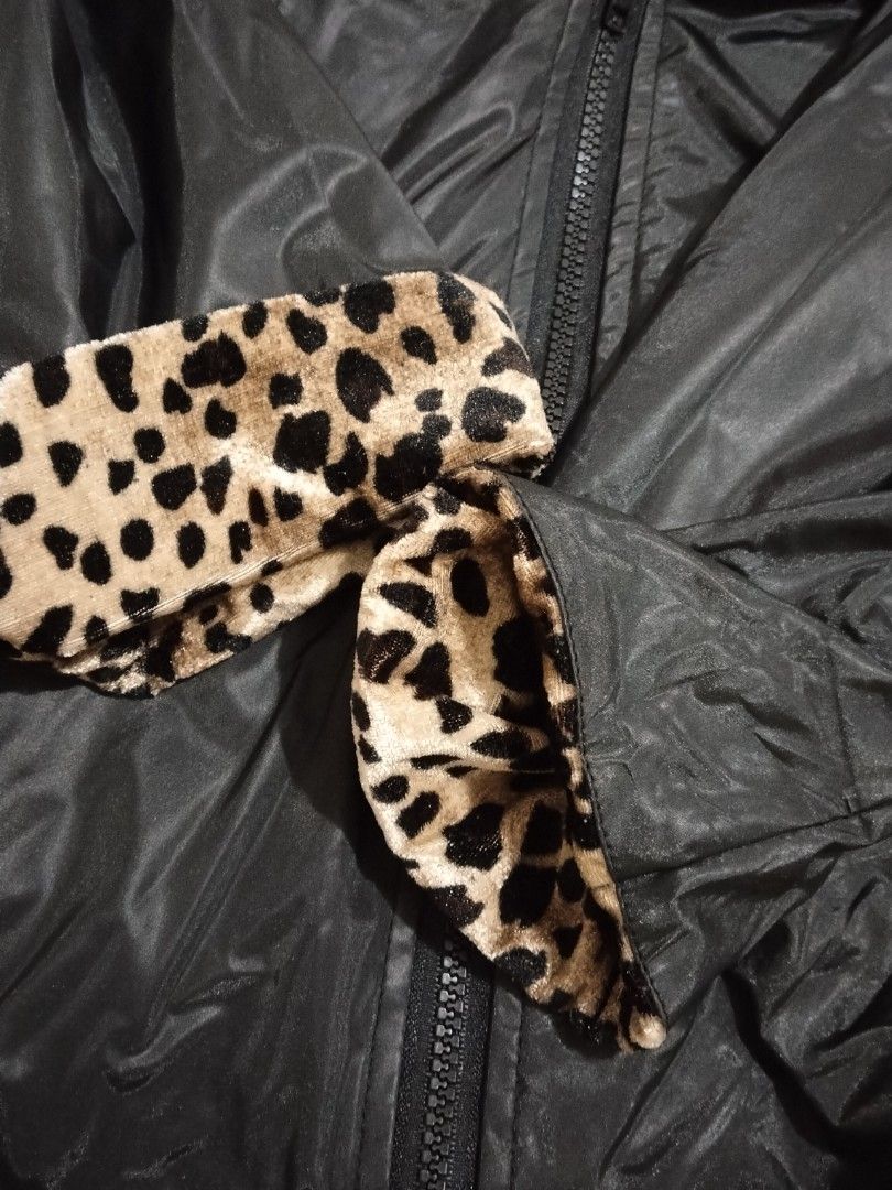 back jacket with leopard print lining (Category: Coats, Jackets and Outerwear) located in General Trias. Submitted by chcopdding (Listing ID 1464455131, Image 3). Description: size: not indicated but it’s pretty big, i’d guess it’s xl and more but i’ve worn it as an s size there’s a flaw behind!! u may see from the photo. it can be hidden by the hood if u don’t put it up:)) decluttering!! this is second hand from my personal wardrobe expect some 