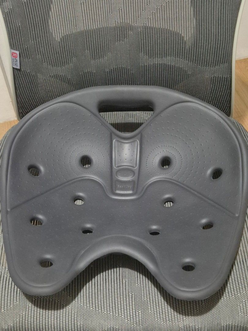 BackJoy SitSmart Posture Core Seat Cushion (Black / Charcoal) (Category: Chairs) located in Manila. Submitted by falafau (Listing ID 1464546645, Image 3). Description: Condition: ​Lightly used (used around 5 -10 times only). Comes with original cardboard packaging/tag. Cleaned and sanitized. It just sits in my cabinet. ​Description: ​Selling my BackJoy SitSmart Posture Core posture-correcting seat cushion. Only used about 5 times, as good as new 