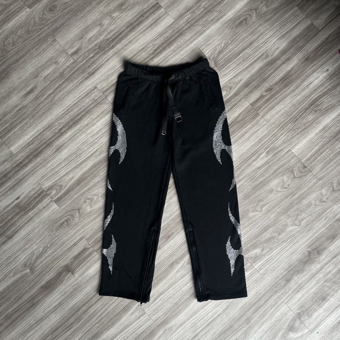 Badblood Rhinestone 2-Way Jogger Pants (Category: Joggers) located in Cebu City. Submitted by specializedgoodsitem_ (Listing ID 1464475157, Image 2). Description: adjustable leg opening excellent to new condition slightly needs wash ( naka display sa store ) details posted color may vary due to light 30 - 34’ waistline 41’ length 10.5’ leg opening ( when zippers open ) 12’ thigh.