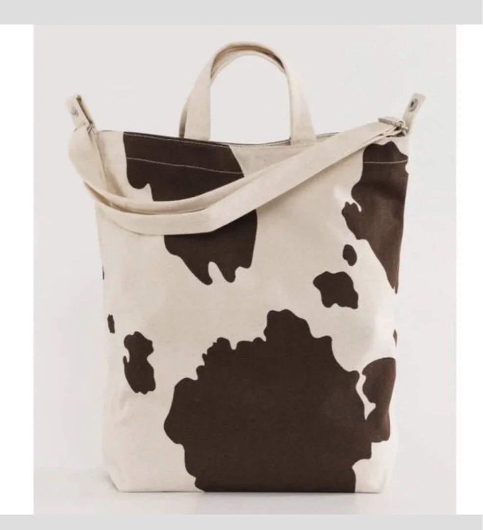 BAGGUxUO Cow Print Duck Bag (Category: Tote Bags) located in Calapan. Submitted by shakalak2 (Listing ID 1464488682, Image 2). Description: Brand new From🇺🇸.