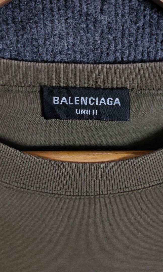 Balenciaga (Category: Luxury Apparel) located in Bolinao. Submitted by tokiya. (Listing ID 1464400372, Image 3). Description: Balenciaga Size XL-XXL 26x32 (Design niya yung butas butas).