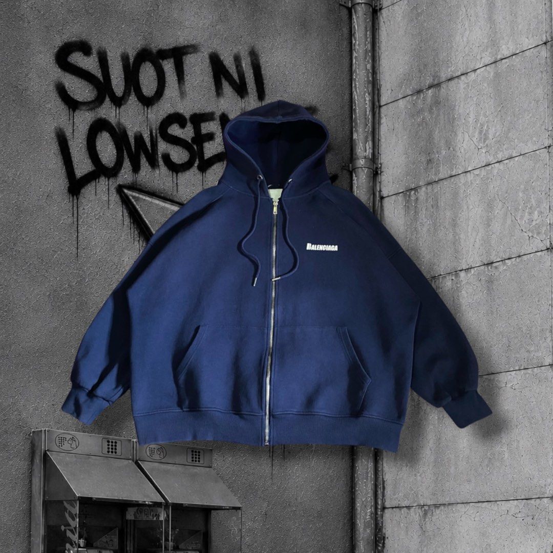 BALENCIAGA OFF (Category: Hoodies) located in Cavite. Submitted by suotnilowsenze (Listing ID 1464365029, Image 1). Description: BALENCIAGA Width: 24.5 Length: 27 (XLARGE) BOXY Color rate: 9.5/10 Issue: Off goods for psg Excellent Condition ₱299 + 125 SHIPPING FEE.