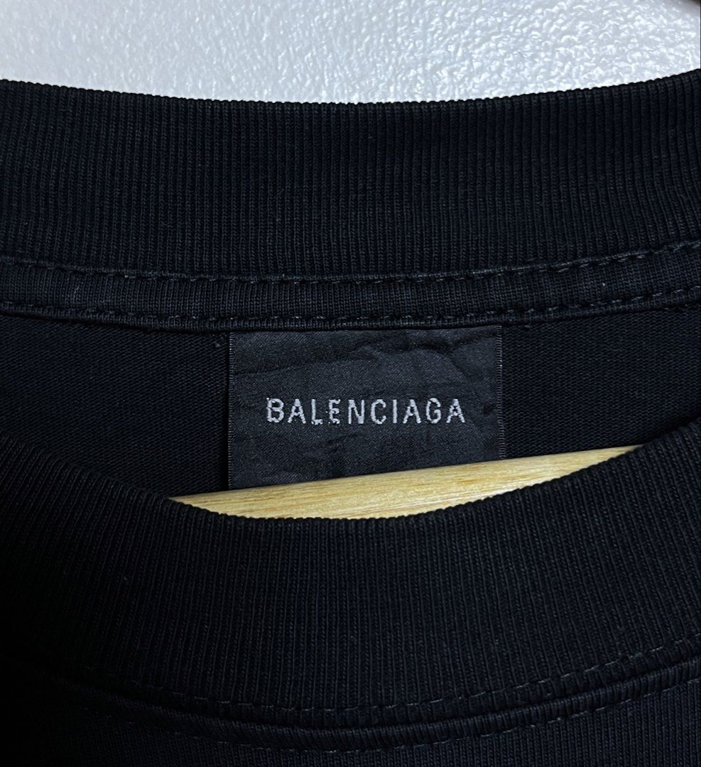 BALENCIAGA SCRIPT LOGO TEE (Category: Tshirts & Polo Shirts ) located in Marikina City. Submitted by chasecollectives (Listing ID 1464383197, Image 3). Description: BALENCIAGA SCRIPT LOGO TEE EXCELLENT CONDITION SIZE LARGE - XL (24 by 31) ISSUE : CRACKPRINTS / 1 PINHOLE.