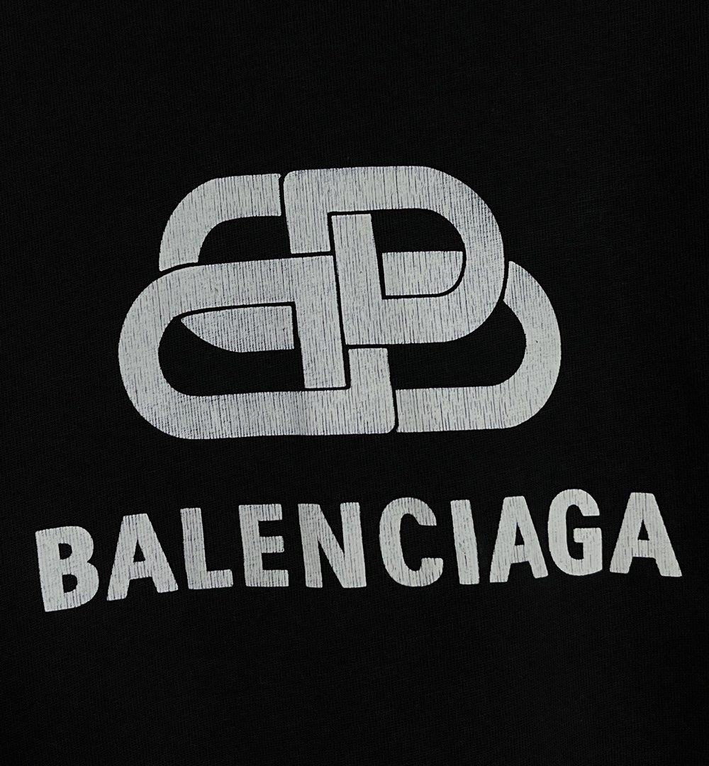 BALENCIAGA SCRIPT LOGO TEE (Category: Tshirts & Polo Shirts ) located in Marikina City. Submitted by chasecollectives (Listing ID 1464383197, Image 2). Description: BALENCIAGA SCRIPT LOGO TEE EXCELLENT CONDITION SIZE LARGE - XL (24 by 31) ISSUE : CRACKPRINTS / 1 PINHOLE.