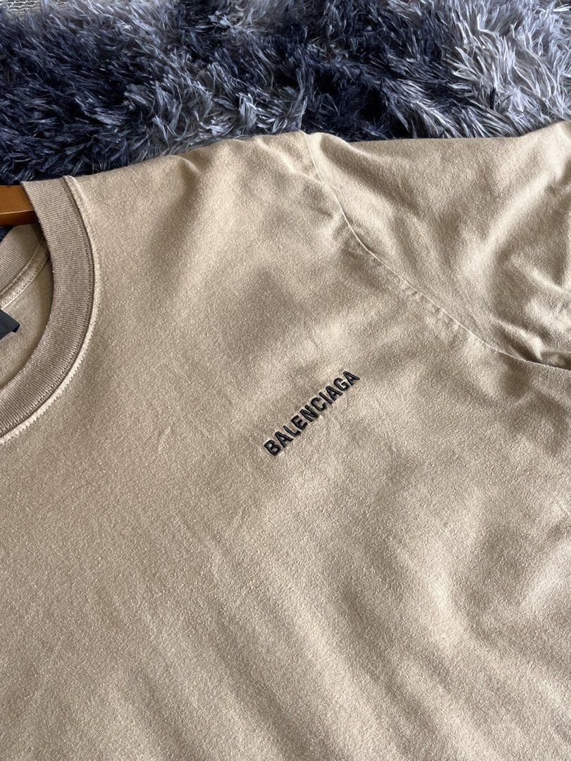 Balenciaga T-SHIRT (Category: Tshirts & Polo Shirts ) located in Manila. Submitted by cjcuevas_05 (Listing ID 1464564845, Image 2). Description: 📍Tanza Cavite Dimes: 21x26 Good condition Gcash only can ship thru JnT/orange check out .