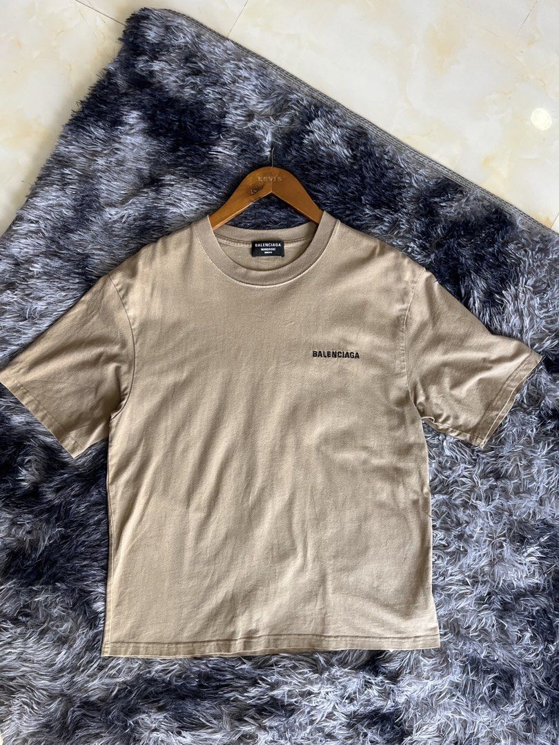 Balenciaga T-SHIRT (Category: Tshirts & Polo Shirts ) located in Manila. Submitted by cjcuevas_05 (Listing ID 1464564845, Image 1). Description: 📍Tanza Cavite Dimes: 21x26 Good condition Gcash only can ship thru JnT/orange check out .