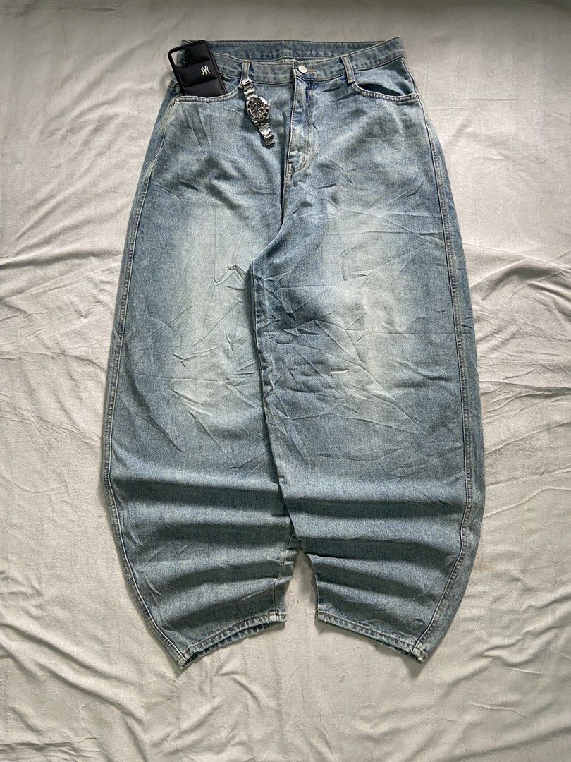 BALLOON LIGHT WASHED PANTS (Category: Jeans) located in Bacolod City. Submitted by clerkhexx (Listing ID 1464542317, Image 1). Description: LIGHT ACID WASHED BALLOON PANTS Brand: N/A Measurements: Waist: 32 Lenght: 46 Thigh: 16 Knee: 15.5 Leg Hole: 8 Mine: 600 Condition of this item 10 - color rate 10 - no issue Check every photos for conditions of the item Please note that some comments may not be visible, so we recommend sending us to DM to con