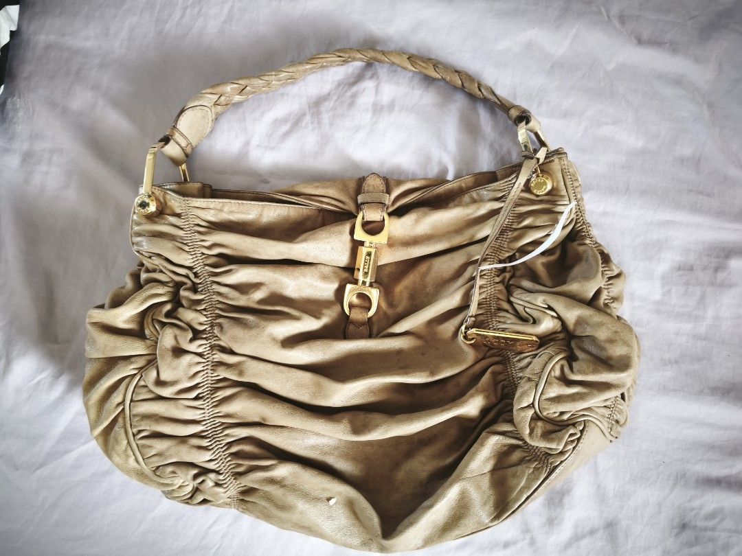 Bally bag (Category: Luxury Bags & Wallets) located in Paranaque City. Submitted by shimmering.ph (Listing ID 1464385560, Image 1). Description: Guaranteed Authentic Bally bag without inclusion .