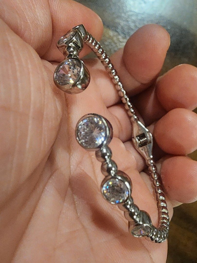 BANGLE STUDDED zircon (Category: Bracelets) located in Manila. Submitted by chrinathalie (Listing ID 1464555249, Image 1). Description: materials sparkly zircon stones rhodium coated with real whitegold ITEM IS NOT PAWNABLE.