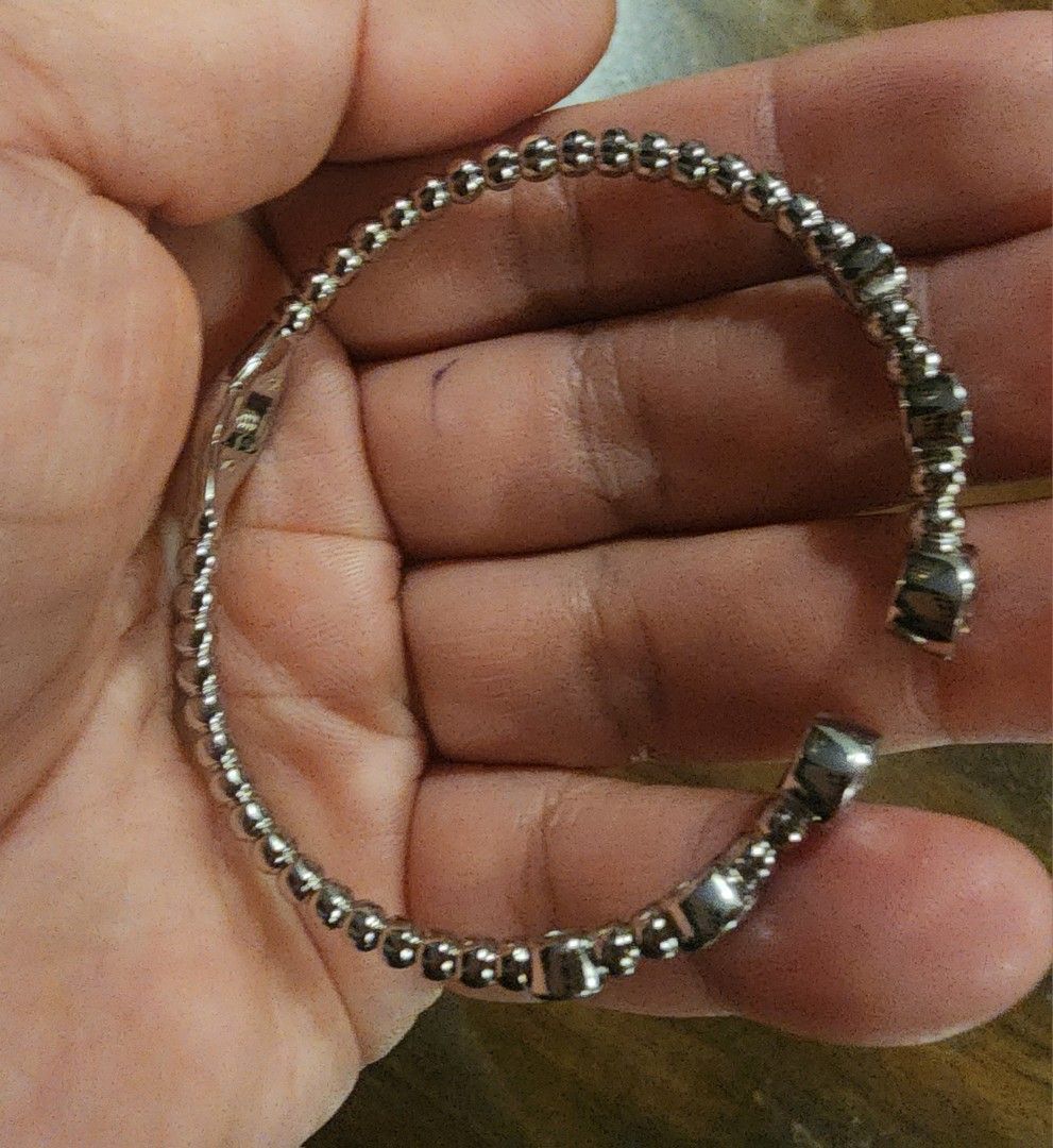 BANGLE STUDDED zircon (Category: Bracelets) located in Manila. Submitted by chrinathalie (Listing ID 1464555249, Image 3). Description: materials sparkly zircon stones rhodium coated with real whitegold ITEM IS NOT PAWNABLE.