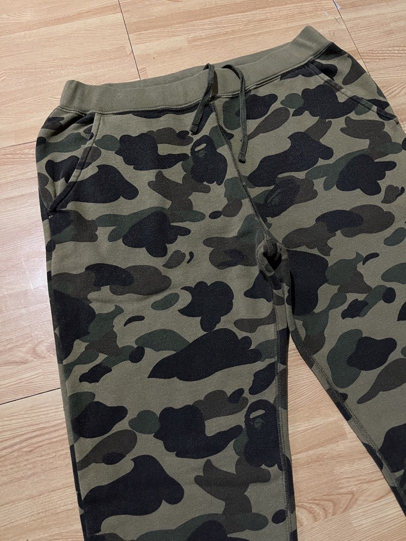 Bape Camo Sweatpants (authentic) (Category: Other Bottoms) located in Mabalacat. Submitted by brkebys00 (Listing ID 1464362939, Image 2). Description: Waistline: 26 safe to stretch 28-30 Very good condition Color rate: 9.5/10.