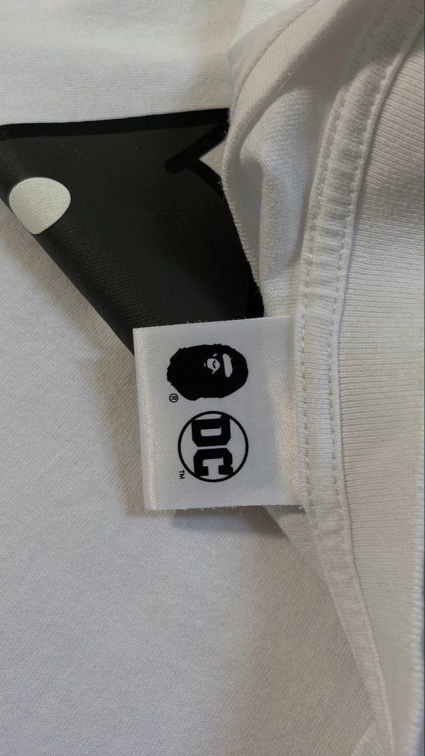 Bape x Batman (DC Comics) (Category: Tshirts & Polo Shirts ) located in Quezon. Submitted by bapestaa (Listing ID 1464392371, Image 3). Description: (Details) • Bape x Batman • Dimes: 22x28.5 • Color Rate: 9.2 • Issue/s: Check detailed pictures Quezon Province, 4301..