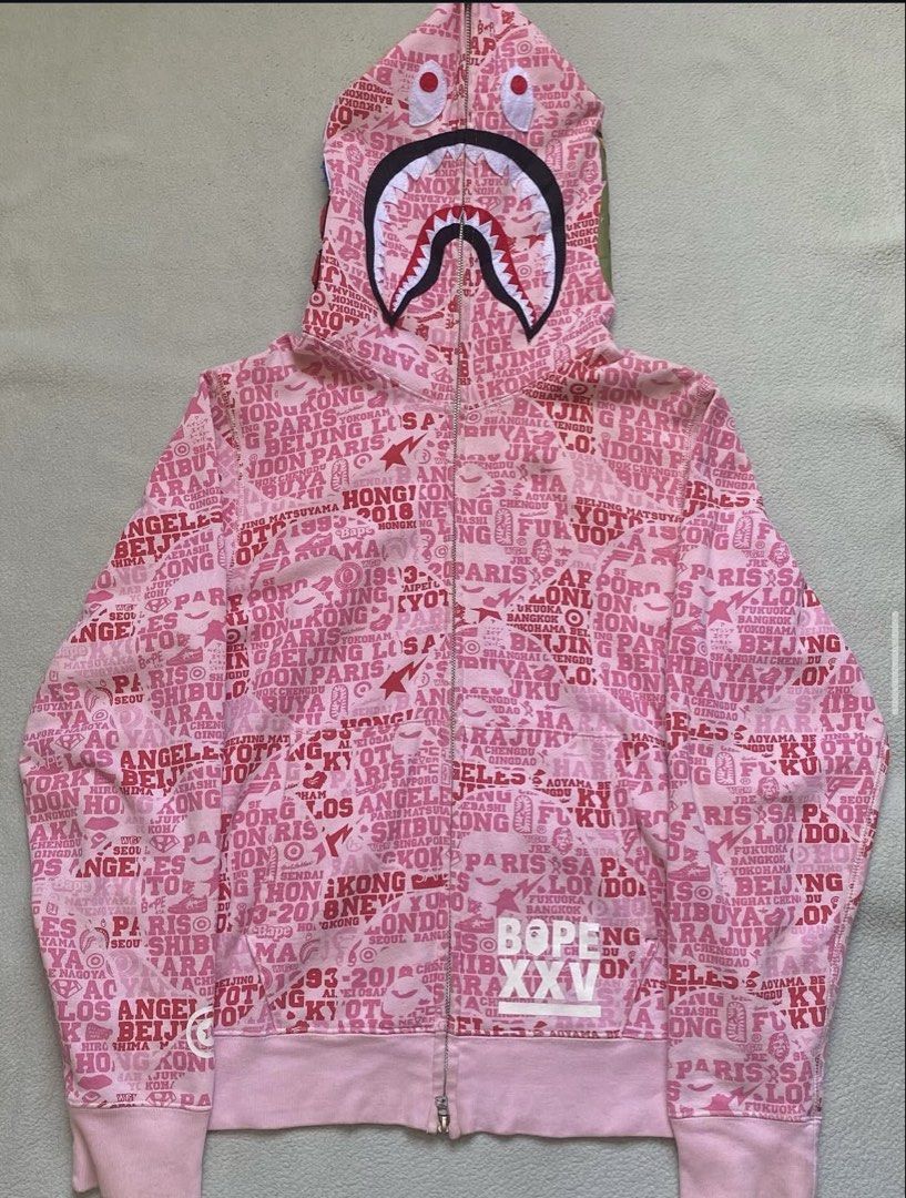 BAPE XXV CITIES (Category: Coats, Jackets and Outerwear) located in Manila. Submitted by onakz (Listing ID 1464549162, Image 2). Description: .