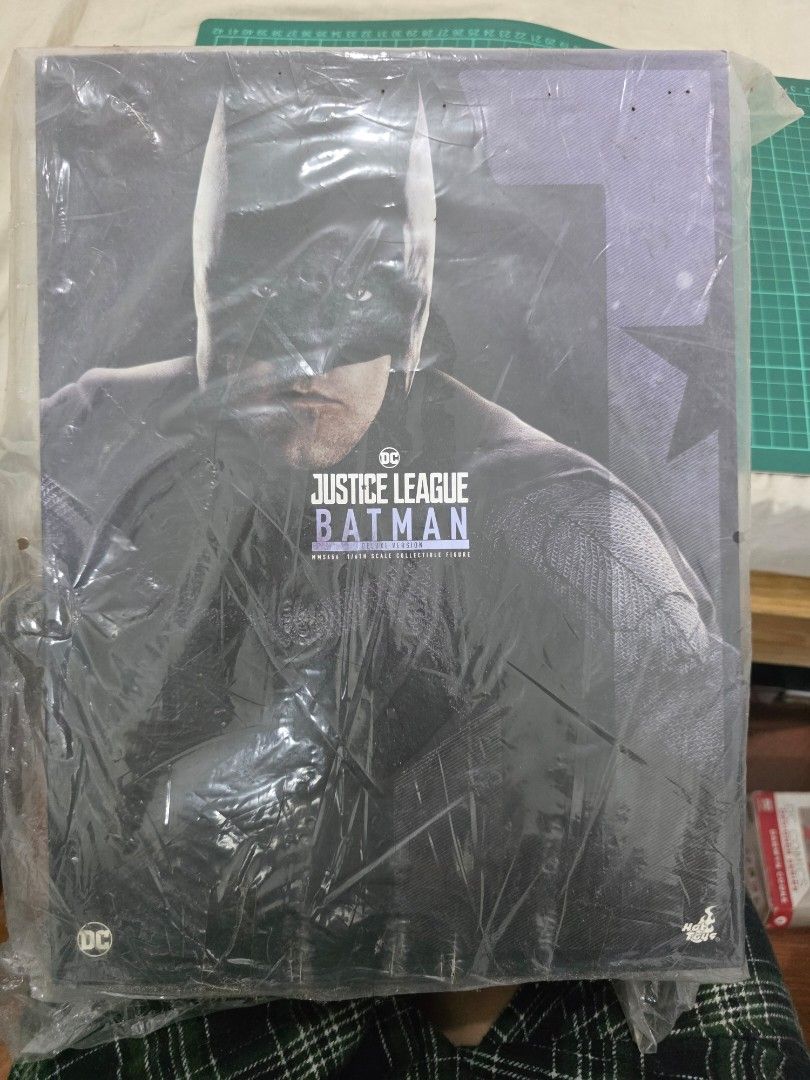 BAT MAN Justice League (Category: Figurines & Statues) located in Manila. Submitted by everyallmustgo (Listing ID 1464554089, Image 1). Description: NEGOTIABLE.