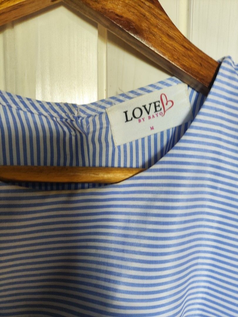 Bayo stripe blue off shoulder (M) (Category: Blouses) located in Candelaria. Submitted by mynclothes (Listing ID 1464357655, Image 2). Description: .
