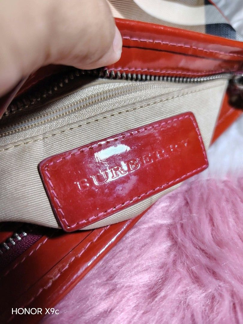 Bb (Category: Shoulder Bags) located in Bulacan. Submitted by jhefkheelo02163 (Listing ID 1464569756, Image 3). Description: Burbery kili bag Supernice in actual No flaws.