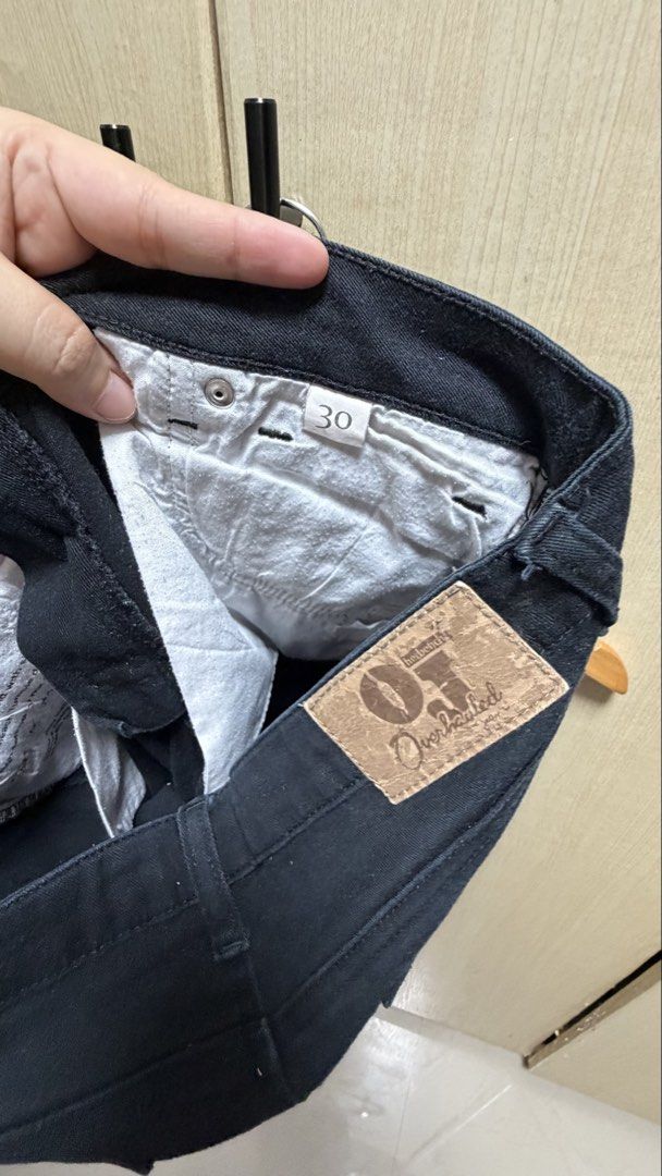 BENCH Rugged Black Jeans (Category: Jeans) located in Valenzuela. Submitted by jam0816 (Listing ID 1464556774, Image 3). Description: Brand: BENCH Black rugged jeans Size 30 on tag.
