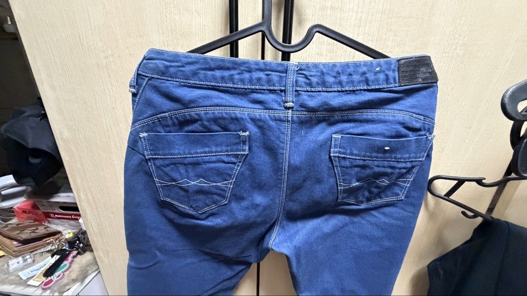 Bench Soft Denim (Category: Jeans) located in Valenzuela. Submitted by jam0816 (Listing ID 1464558064, Image 3). Description: Cute nung design sa dulo just does not fit me anymore.