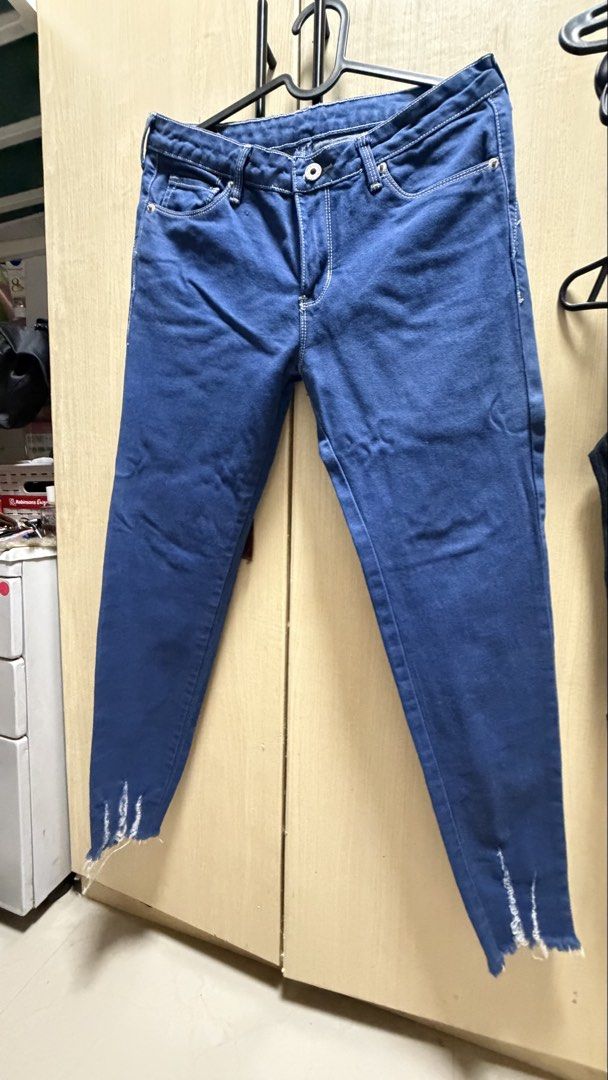 Bench Soft Denim (Category: Jeans) located in Valenzuela. Submitted by jam0816 (Listing ID 1464558064, Image 1). Description: Cute nung design sa dulo just does not fit me anymore.