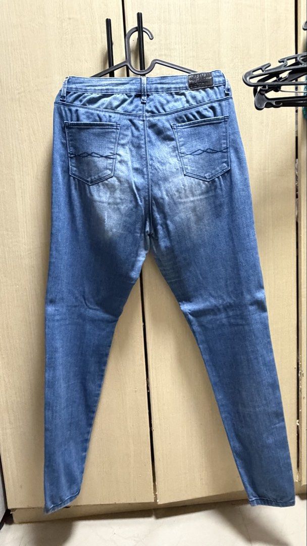 Bench Soft Denim Rugged Jeans (Category: Jeans) located in Valenzuela. Submitted by jam0816 (Listing ID 1464558237, Image 3). Description: Soft stretchy denim.