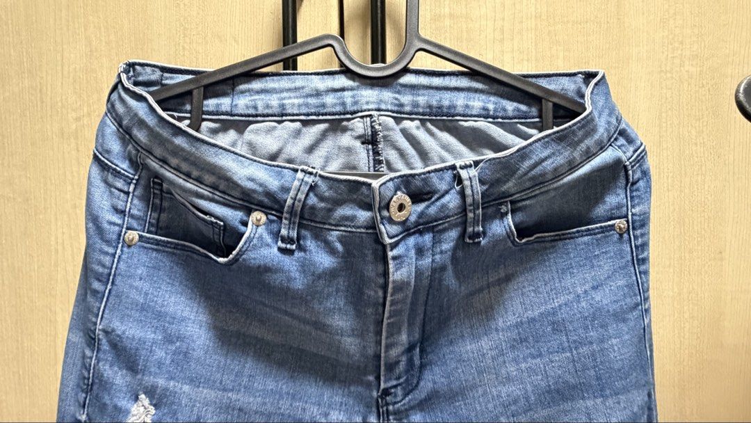 Bench Soft Denim Rugged Jeans (Category: Jeans) located in Valenzuela. Submitted by jam0816 (Listing ID 1464558237, Image 2). Description: Soft stretchy denim.