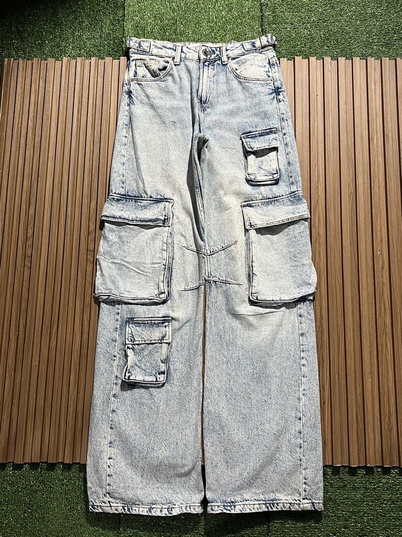 BERHSKA - ACID WASH MULTI POCKET JEANS (Category: Jeans) located in Bacolod City. Submitted by timelessbyjosh (Listing ID 1464438792, Image 2). Description: BEST FOR STREETWEAR OUTFITS SIZE : EU 32 ACTUAL COLOR : LIGHT BLUE ACID WASH COLOR RATE : 10 OUT OF 10 CONDITION : NEAR NEW MATERIAL : 100 % COTTON MADE IN : BANGLADESH FLAWS : NONE DIMENSIONS WAIST - 29 LENGTH - 43. 5 THIGH - 11. 5 LEG OPENING - 10 MEASUREMENT TAKEN WHILE LAYING FLAT. PLEASE