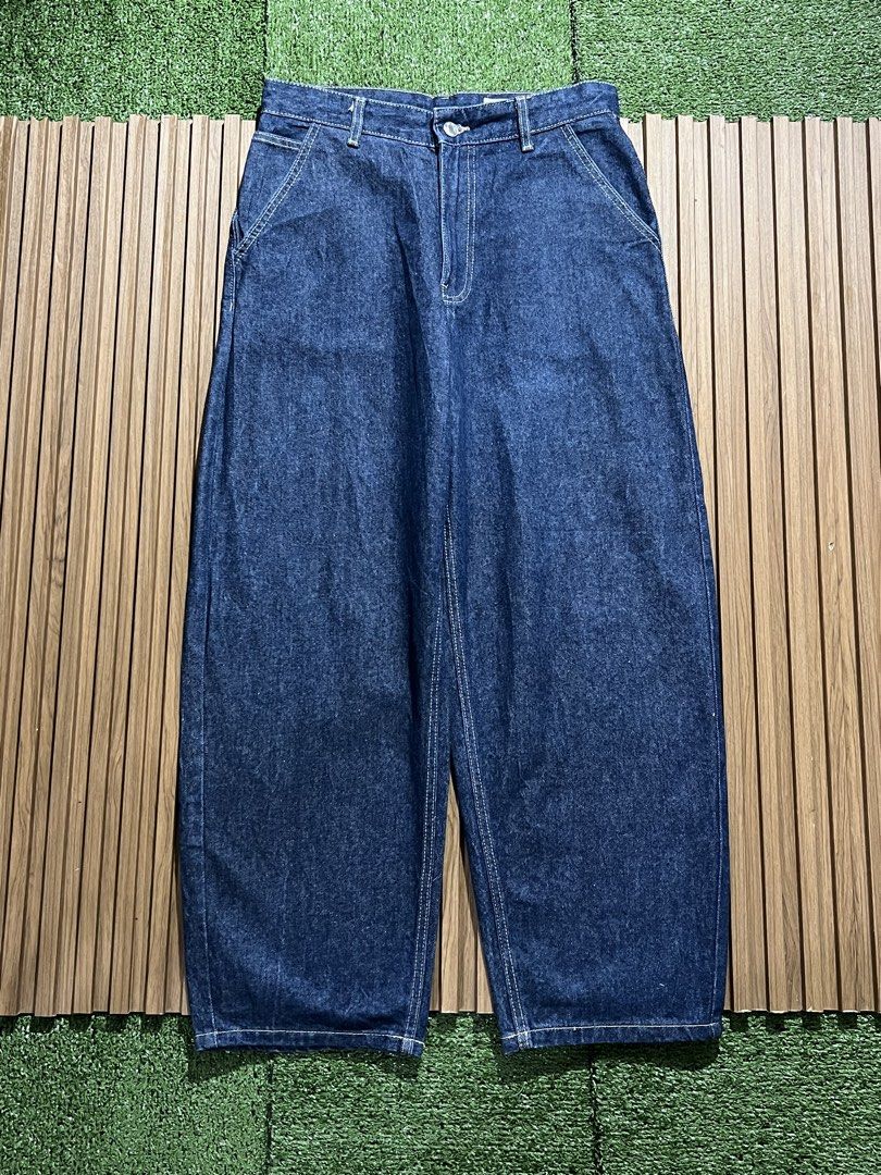 BERHSKA - RAW DENIM WIDELEG JEANS (Category: Jeans) located in Bacolod City. Submitted by timelessbyjosh (Listing ID 1464438688, Image 2). Description: BEST FOR CASUAL & COZY OUTFITS SIZE : EU 36 ACTUAL COLOR : DENIM BLUE COLOR RATE : 10 OUT OF 10 CONDITION : NEAR NEW MATERIAL : 100 % COTTON MADE IN : BANGLADESH FLAWS : NONE DIMENSIONS WAIST - 31 LENGTH - 40 THIGH - 13 LEG OPENING - 8. 5 MEASUREMENT TAKEN WHILE LAYING FLAT. PLEASE COMPARE THE MEA