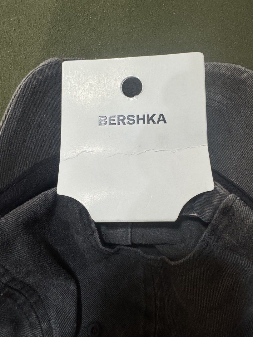 Bershka Cap with Yin Yang Logo (Category: Caps & Hats) located in Quezon City. Submitted by got12345 (Listing ID 1464426487, Image 2). Description: Bershka cap One size fits all Distressed look Yin&Yang logo Bnew with tags and paperbag.