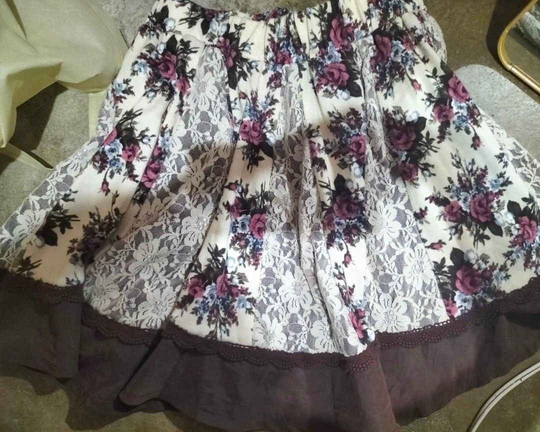 Bidding axes Femme (Category: Skirts) located in Manila. Submitted by elunacurio (Listing ID 1463648812, Image 2). Description: mop: gcash.