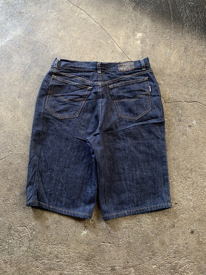 big train jorts (Category: Shorts) located in Tabaco. Submitted by bryantborb59984 (Listing ID 1464365484, Image 2). Description: no issue 30-32x22.5 as new hard denim .