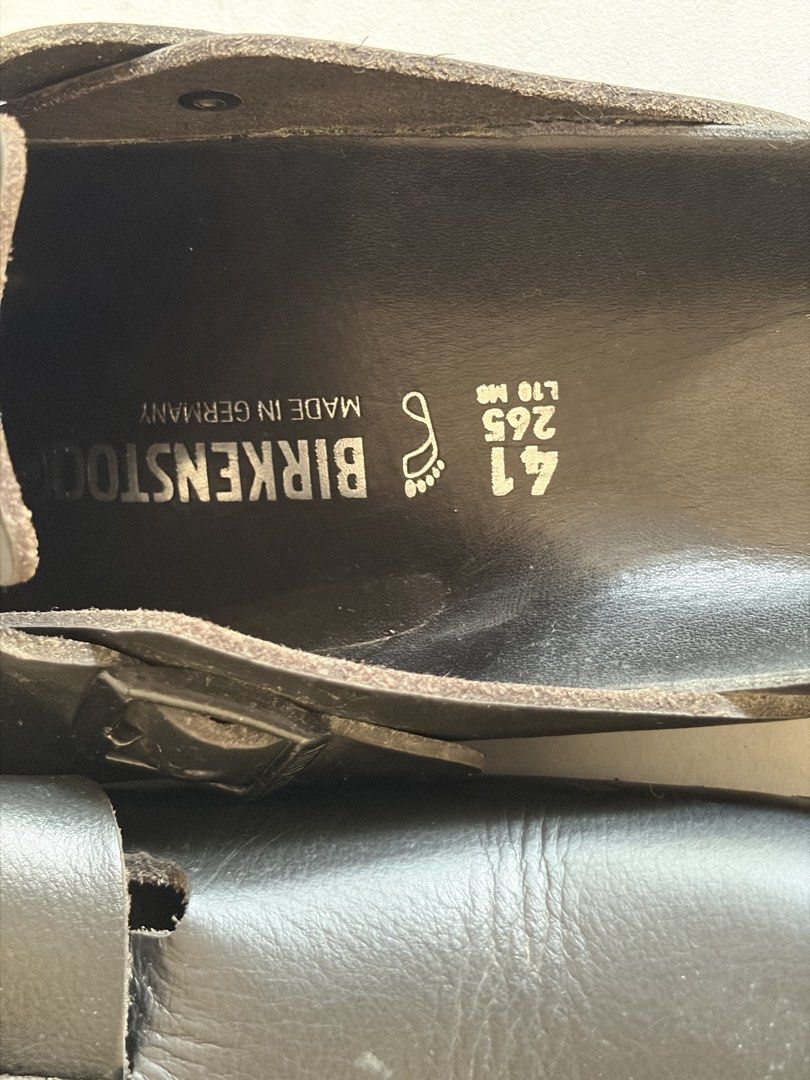 BIRKENSTOCK (Category: Dress Shoes) located in Manila. Submitted by getemallout (Listing ID 1464413562, Image 3). Description: ❤️‍🔥 Pre-loved item BIRKENSTOCK Soft leather Black 🔍 condition: 9.8/10 ❗️only needs cleaning 🚚 shipping fee shouldered by buyer Free SF around Malolos, Bulacan ❗️.