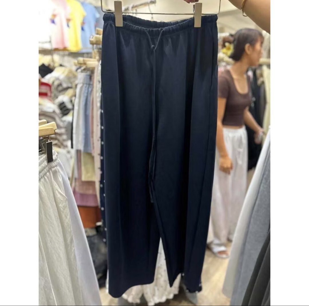 BKK Siwa Cotton Pants code 357 (Category: Other Bottoms) located in Makati City. Submitted by nkris07 (Listing ID 1464359989, Image 2). Description: from Bangkok SIWA cotton pants freesize fits S to 2xl (24 to 42) lenght: 40 garterized with drawstring color: Navy.