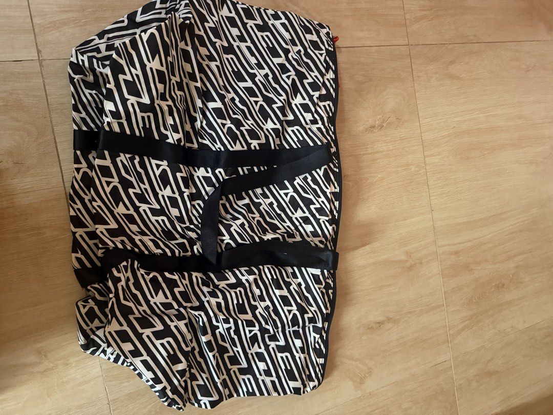 Black and White Pattern Tote Bag with Black Straps (Category: Tote Bags) located in Santa Rosa. Submitted by decluttering_. (Listing ID 1464363112, Image 1). Description: - Stylish black and white abstract pattern - Durable black straps - Vibrant red interior trim - Matching patterned lining - Ample interior space for essentials - Secure zip-top closure - Ideal for everyday use or travel.