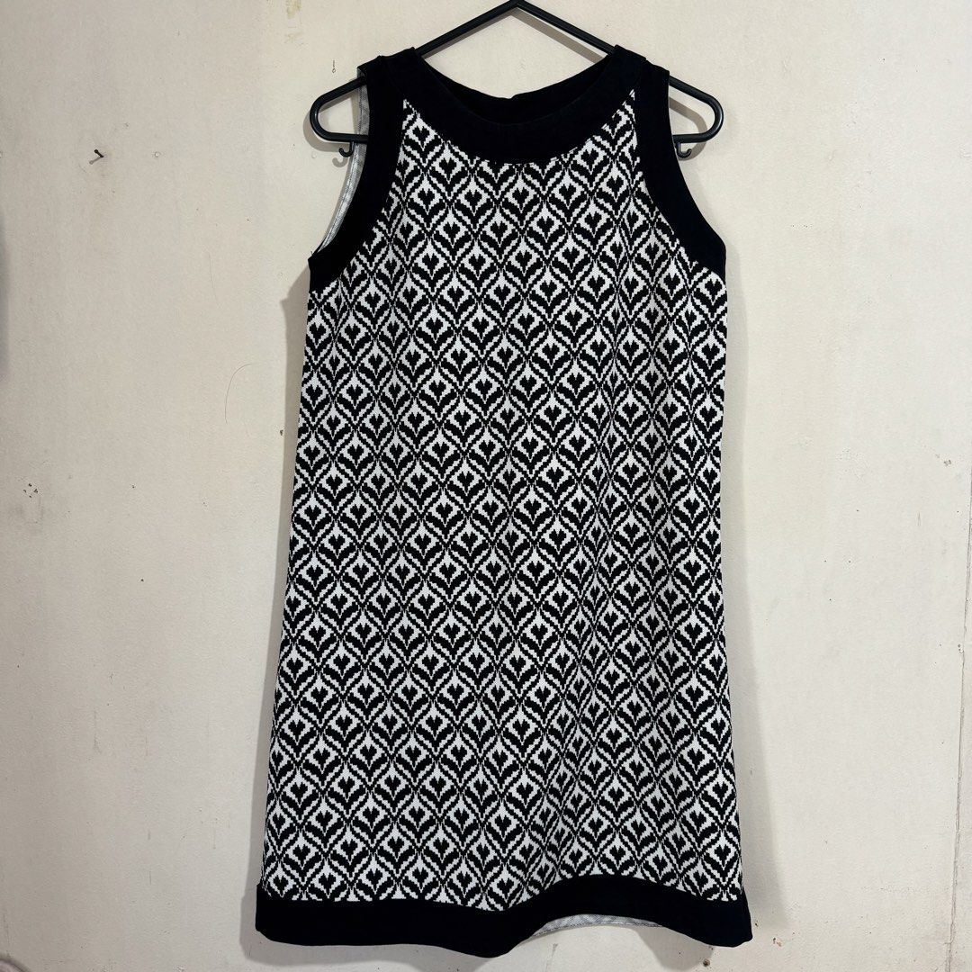 Black and White Printed Shirt (Category: Dresses) located in Licab. Submitted by imvincentleo (Listing ID 1464432337, Image 1). Description: .