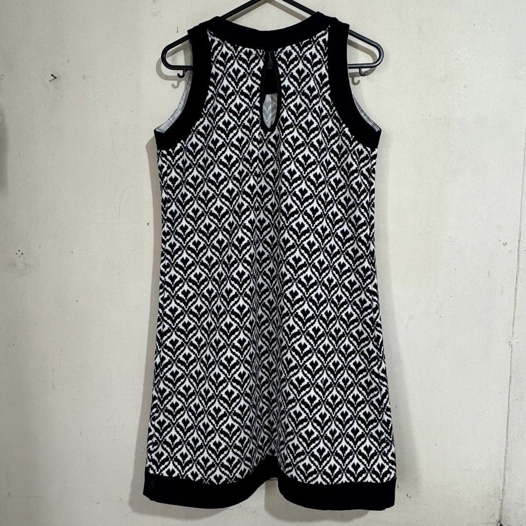 Black and White Printed Shirt (Category: Dresses) located in Licab. Submitted by imvincentleo (Listing ID 1464432337, Image 2). Description: .