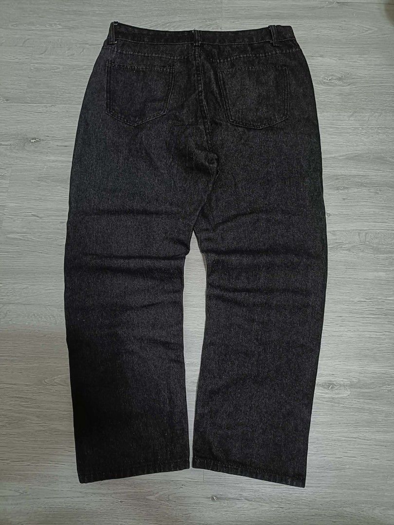 Black baggy pants (Category: Jeans) located in Angeles City. Submitted by 2bee_shop (Listing ID 1464539429, Image 3). Description: BLACK DENIM PANTS 33-35/39/13/7.8 🧷 CONDI & CR 9.9/10 🧷 SUPER CRISPY 🧷 NO ISSUE 250+SF.