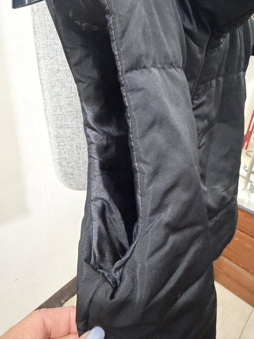 Black Cropped Puffer Vest (Category: Coats, Jackets and Outerwear) located in Makati City. Submitted by petite_preloved2 (Listing ID 1464357582, Image 2). Description: Can fit up to medium.
