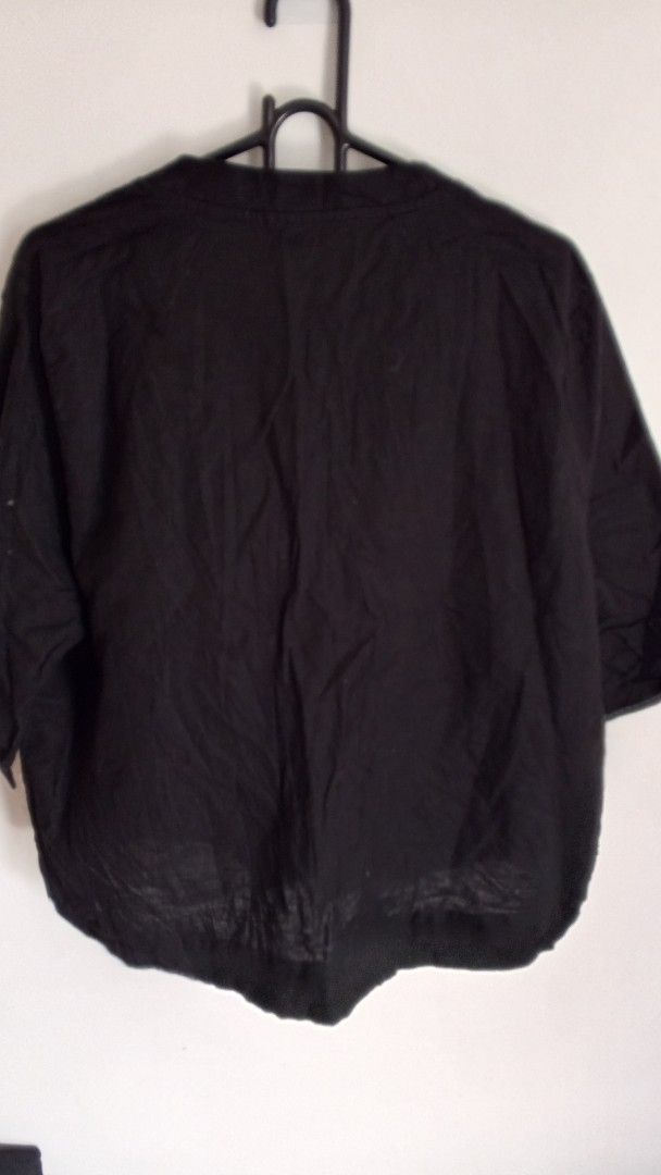 Black Cropped Zip-Up Jacket with 3/4 Sleeves (Category: Coats, Jackets and Outerwear) located in Cebu City. Submitted by kangaroo78 (Listing ID 1464367636, Image 3). Description: - Black cropped jacket - Zip-up front with ring pull - Two front pockets - 3/4 length sleeves - Comfortable and casual - Versatile for styling - Size SML Location: Dumlog, Talisay City Cebu .