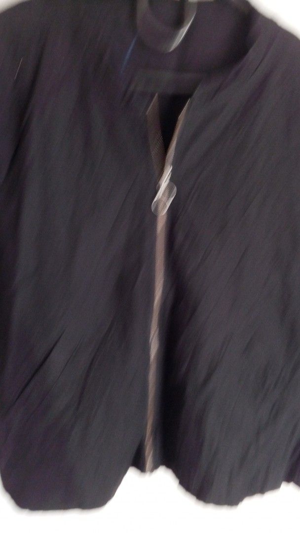 Black Cropped Zip-Up Jacket with 3/4 Sleeves (Category: Coats, Jackets and Outerwear) located in Cebu City. Submitted by kangaroo78 (Listing ID 1464367636, Image 2). Description: - Black cropped jacket - Zip-up front with ring pull - Two front pockets - 3/4 length sleeves - Comfortable and casual - Versatile for styling - Size SML Location: Dumlog, Talisay City Cebu .