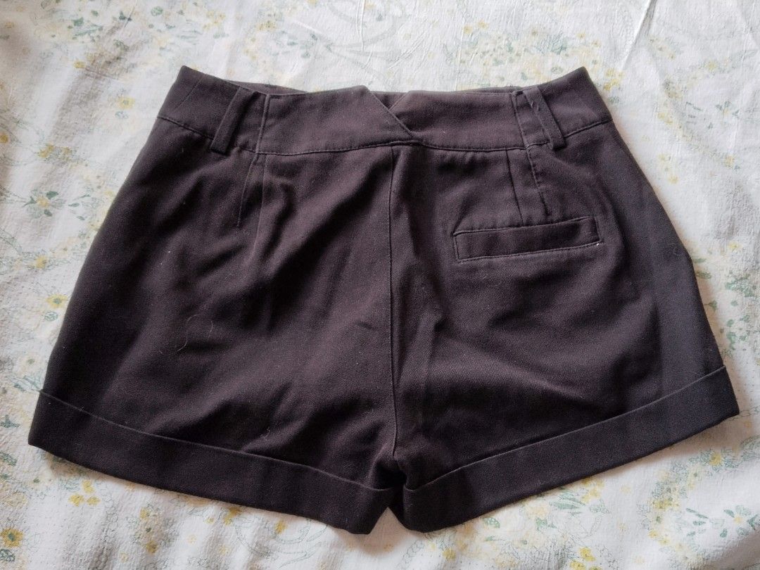 black cuffed shorts (Category: Shorts) located in General Trias. Submitted by chcopdding (Listing ID 1464446081, Image 2). Description: brand: divided h&m size: 34 on tag (fit to s) decluttering!! this is second hand from my personal wardrobe expect some minor flaws! buy at ur own risk:)) mop: gcash/maribank mod: jnt/lalamove place: gentries, cavities dm for more details:)).