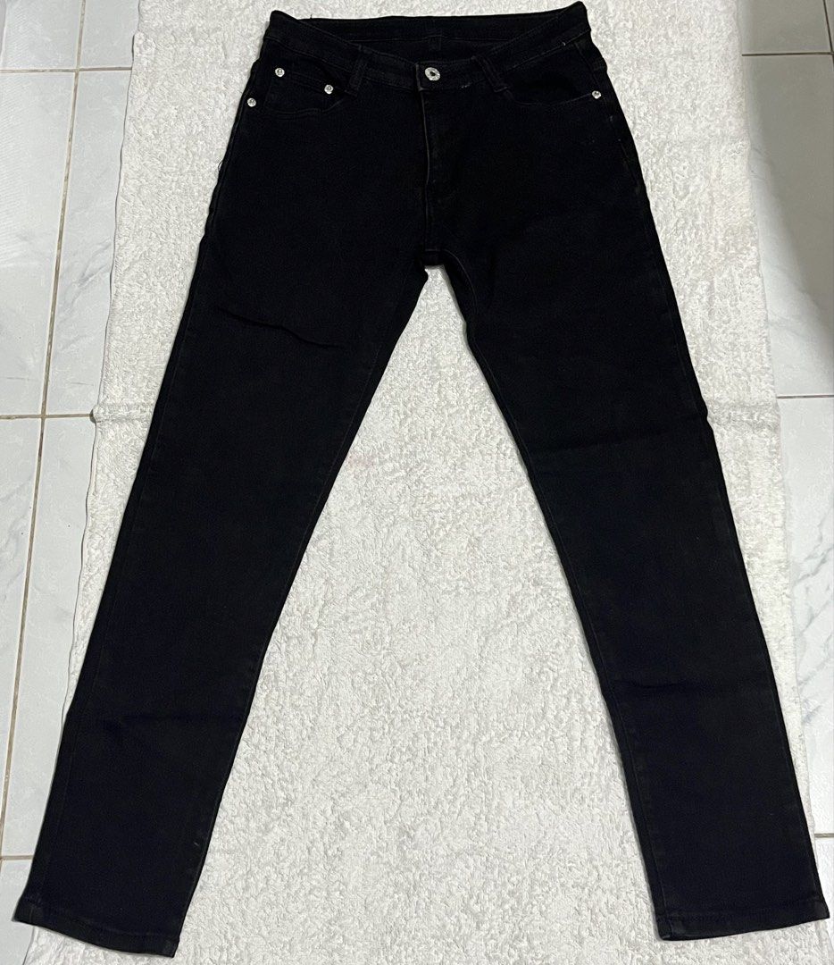 Black Denim Jeans (Men) (Category: Jeans) located in Pasig City. Submitted by ela_zen15 (Listing ID 1464404860, Image 2). Description: Denim Pants (For Men) Black Size: 29 Can do lalamove sagot nyo po sf.