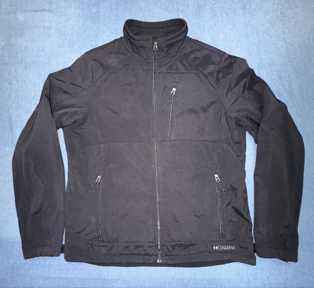 Black Diamond softshell jacket (Category: Coats, Jackets and Outerwear) located in Daraga. Submitted by cariboy_1125 (Listing ID 1464505770, Image 2). Description: M on tag 23x27.5 via tape measure As new condition.