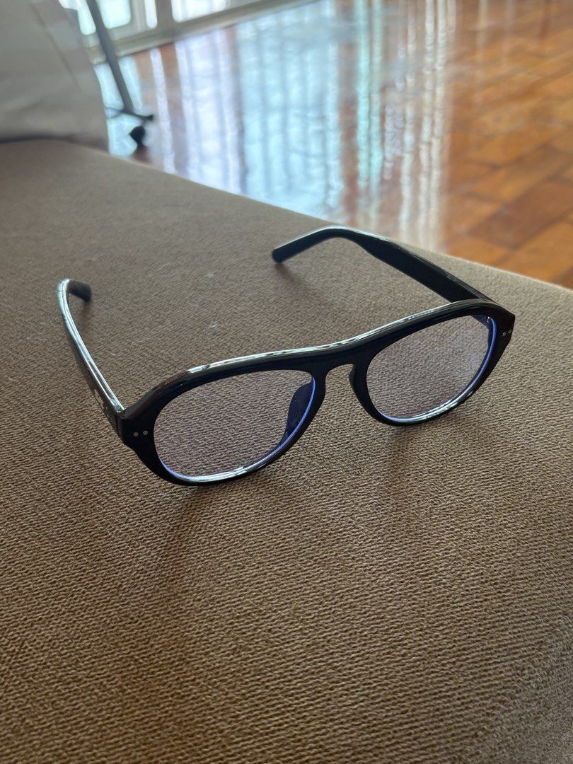 Black Eyeglasses Frame (Category: Sunglasses & Eyewear) located in Quezon City. Submitted by theclosetfinds (Listing ID 1464397024, Image 2). Description: - Never Used - Aviator style eyeglasses frame - Solid hinges - Glossy texture (Feels high quality) - Cute accessory to style your outfits 🩷 - Price is negotiable (Feel free to DM!) .