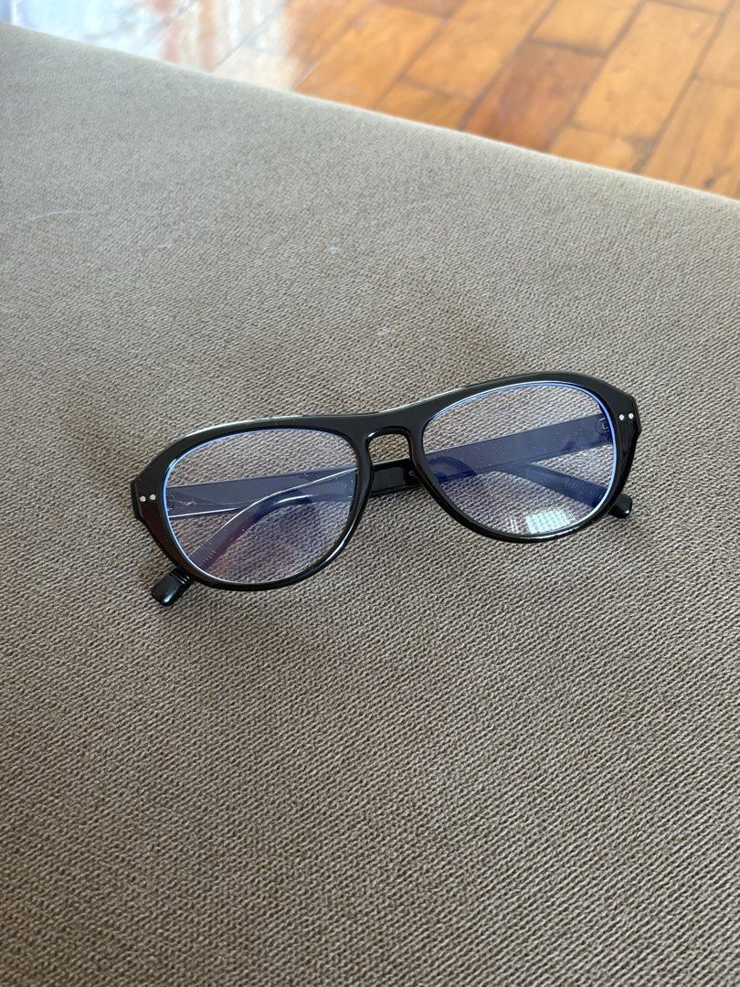 Black Eyeglasses Frame (Category: Sunglasses & Eyewear) located in Quezon City. Submitted by theclosetfinds (Listing ID 1464397024, Image 1). Description: - Never Used - Aviator style eyeglasses frame - Solid hinges - Glossy texture (Feels high quality) - Cute accessory to style your outfits 🩷 - Price is negotiable (Feel free to DM!) .