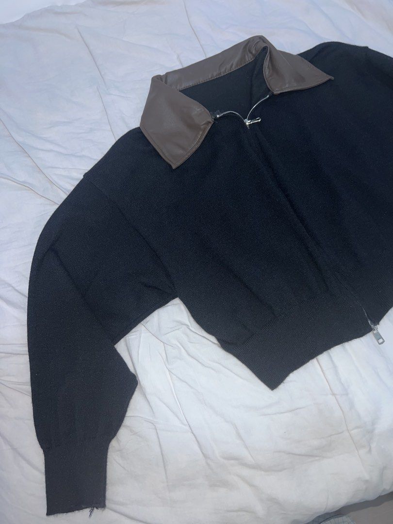 Black jacket (Category: Coats, Jackets and Outerwear) located in Kuala Lumpur. Submitted by dinosaurrightnow (Listing ID 1464548686, Image 2). Description: -second hand clothes not accept return or refund after purchase -not accepted nego -only accept tng -do not direct purchase! Ask bfr purchase -not accepted f2f, only by shipping -but accept fussy buyer .