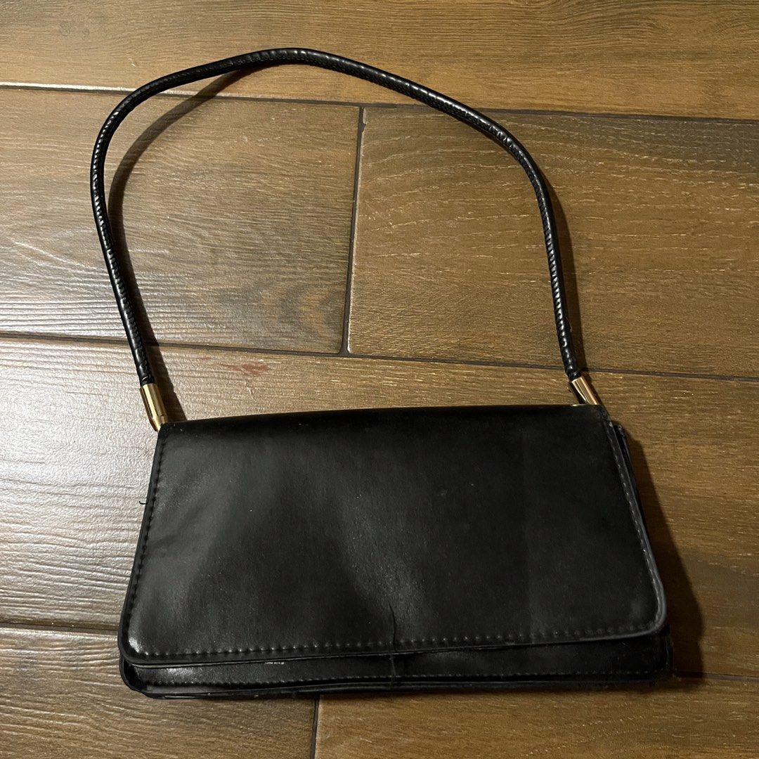 FREE Black Leather Shoulder Bag (Category: Shoulder Bags) located in Quezon City. Submitted by julia_ppp (Listing ID 1464548457, Image 1). Description: just pay for the sf! detached clasp only, just have no time to get it fixed. no other issues.