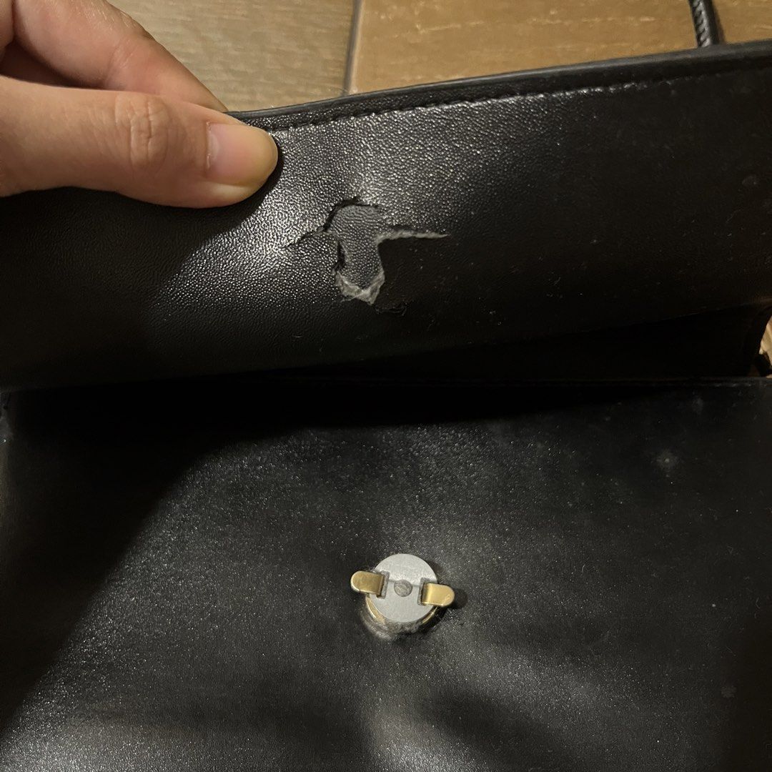 FREE Black Leather Shoulder Bag (Category: Shoulder Bags) located in Quezon City. Submitted by julia_ppp (Listing ID 1464548457, Image 2). Description: just pay for the sf! detached clasp only, just have no time to get it fixed. no other issues.